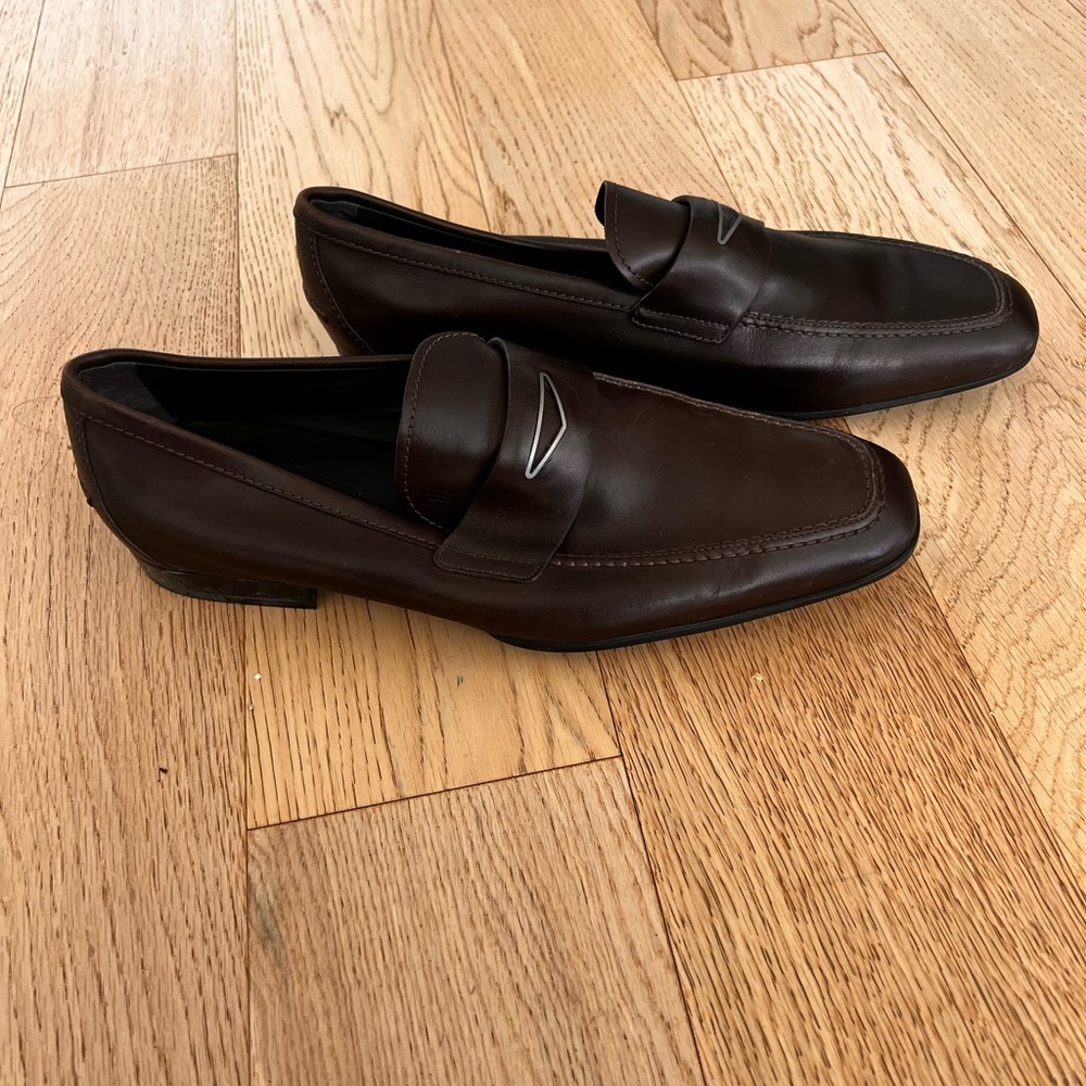 TOD’S Men’s brown leather loafers size 10.5 US